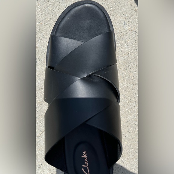 Clarks blk leather sandals! - Picture 2 of 5